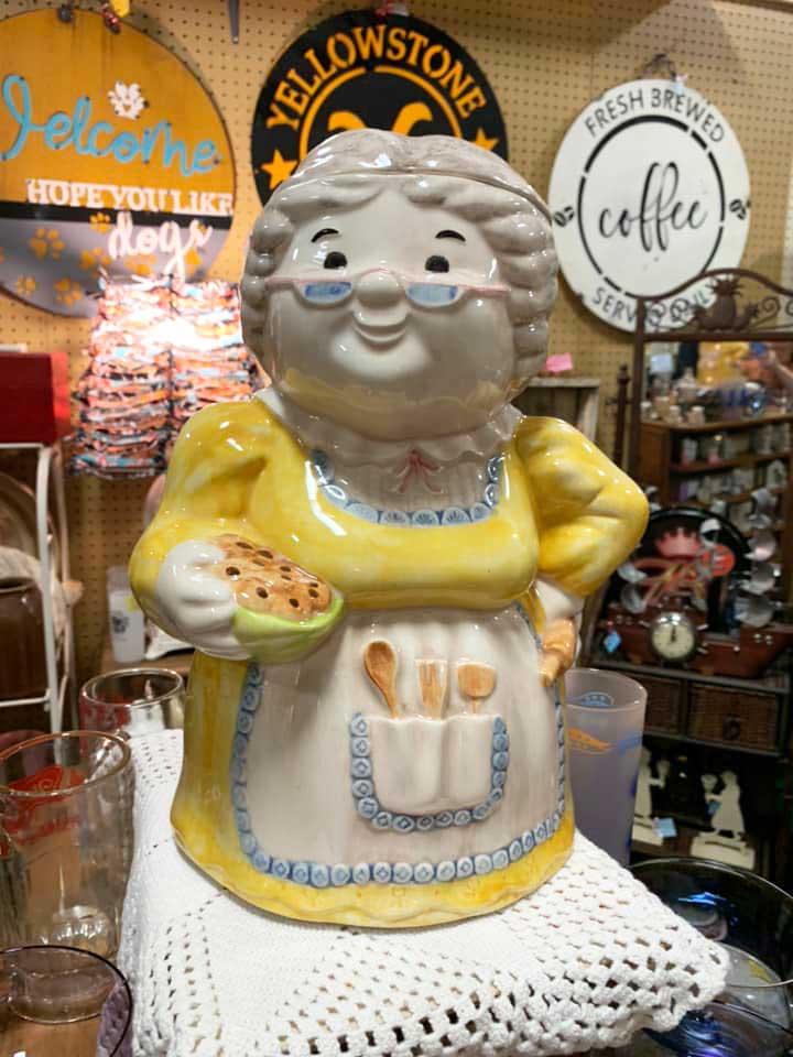 Adorable Cookie Jar at Jesse James Red Tag Sale