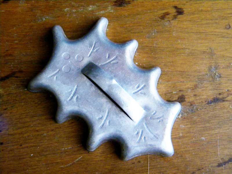 holly leaf cookie cutter