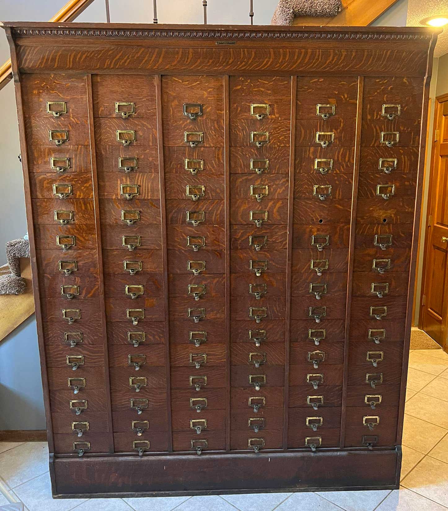 Front of a quartersawn cabinet. (Image courtesy of the author)