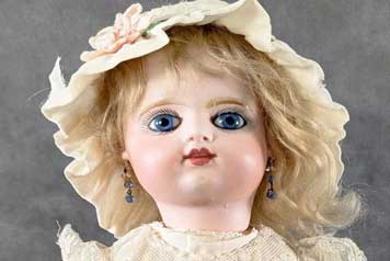 Finding Antiques With a Good Eye