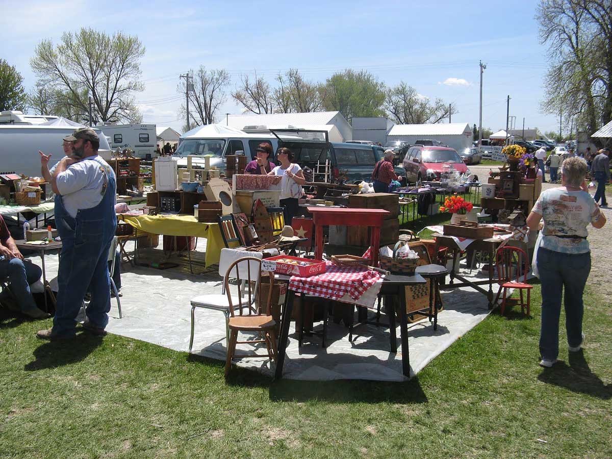 MAN_What-Cheer-flea-market