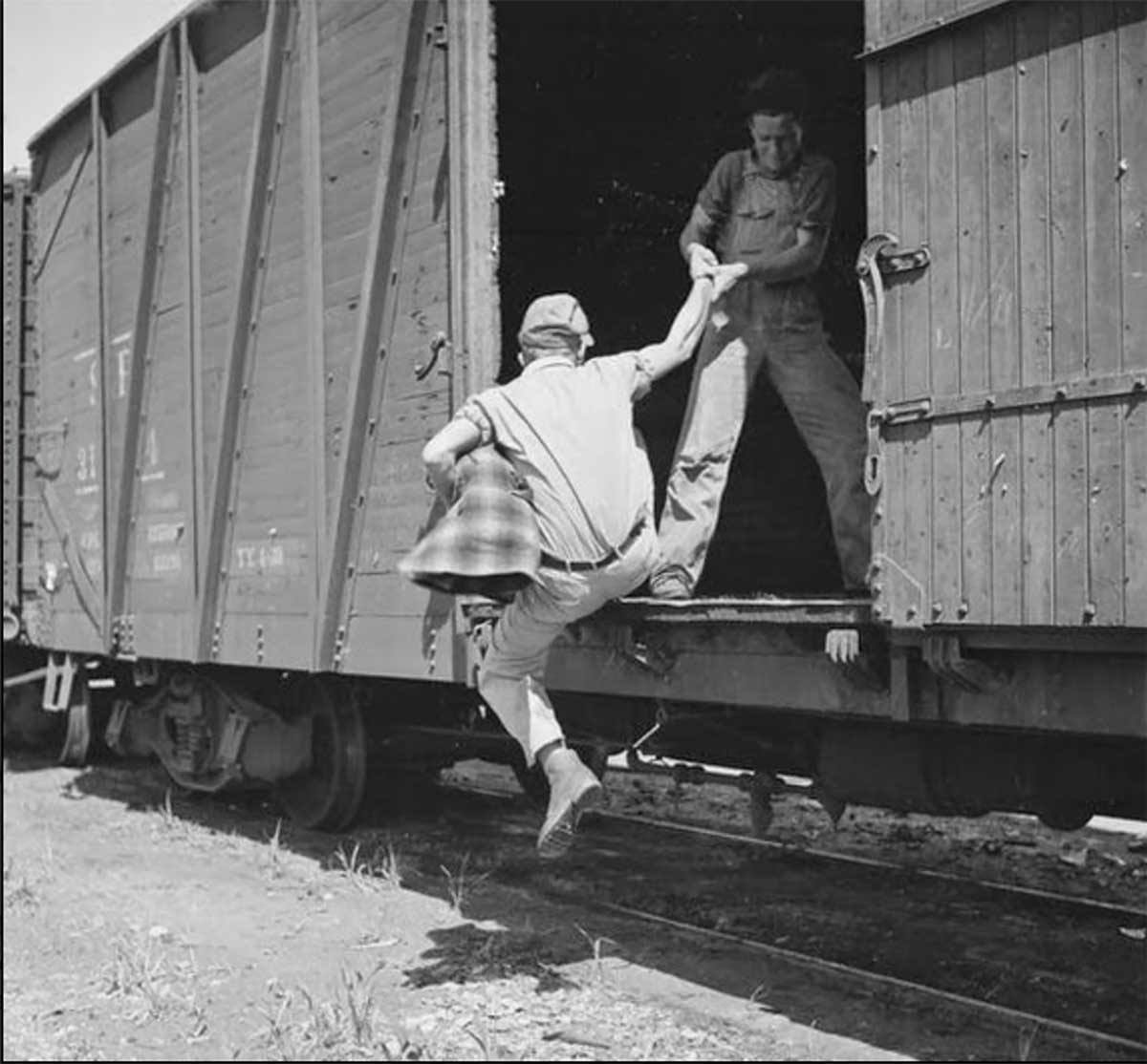 HOBO3 Two hobo jump a train