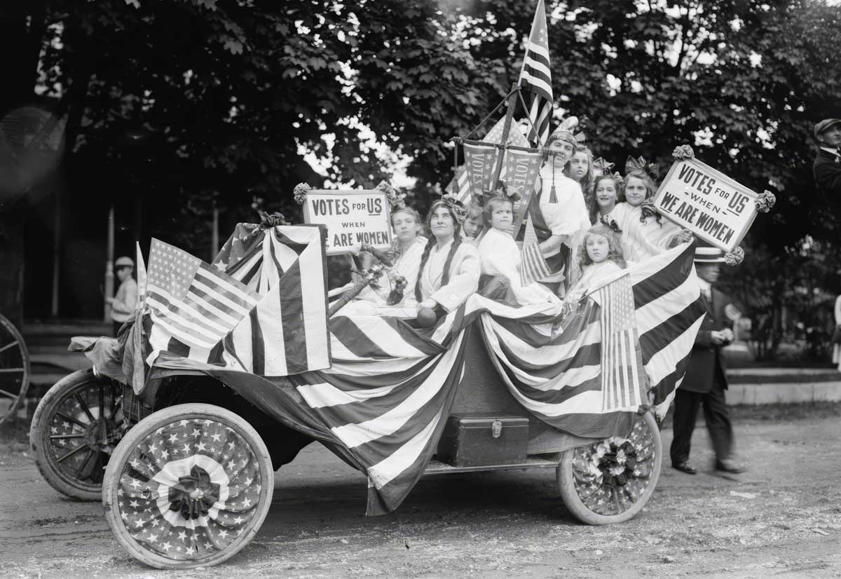 WOMEN3-edit Suffragists in a parade